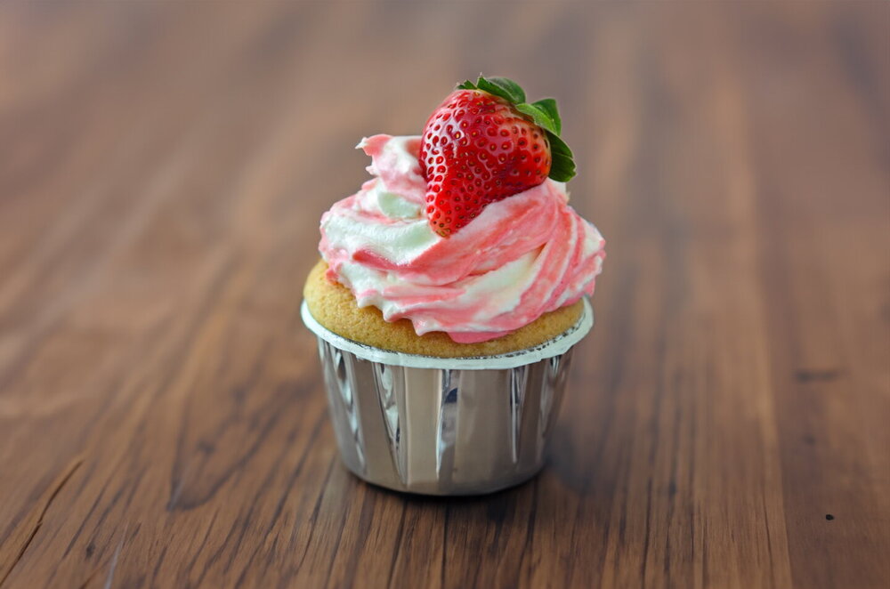 Vanilla Cupcakes with Cream