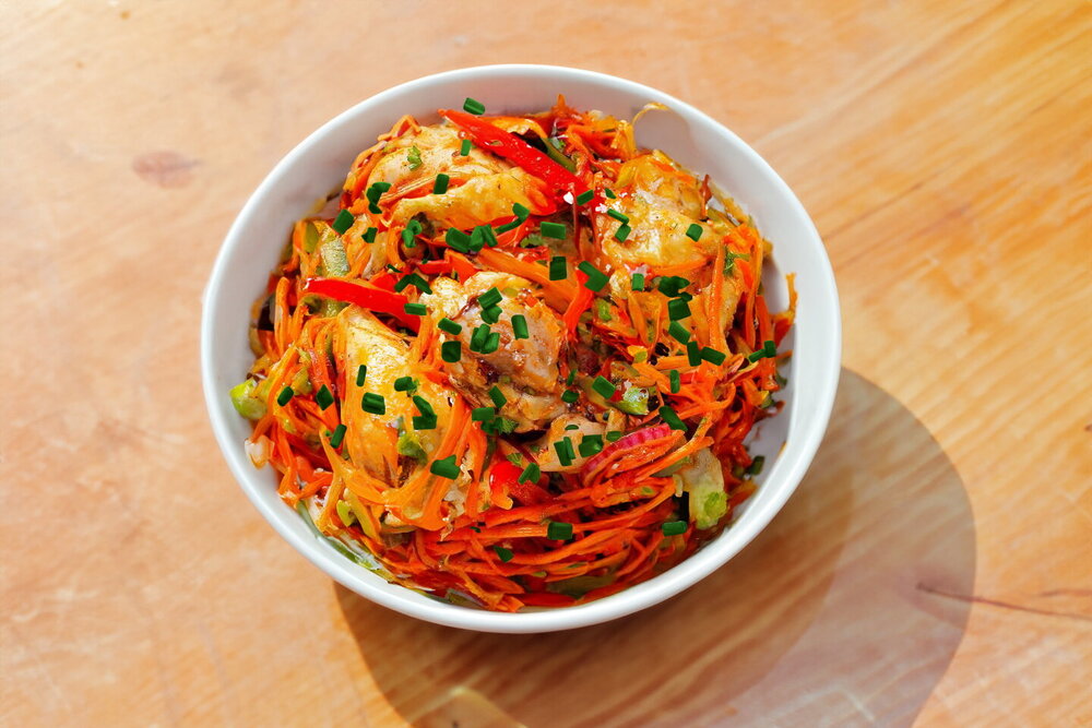 Korean-Style Chicken He with Carrots and Onions