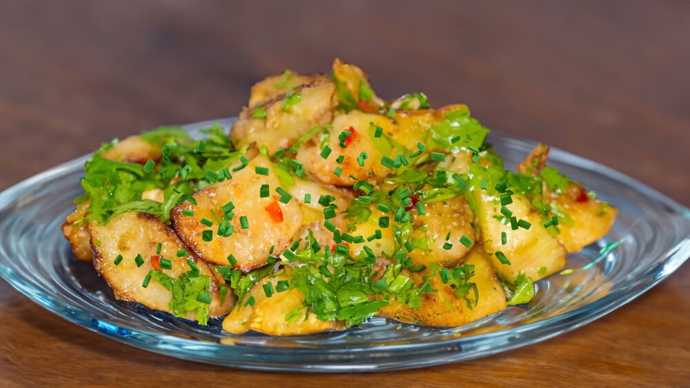 Fried Eggplant Cubes Salad with Cilantro and Garlic