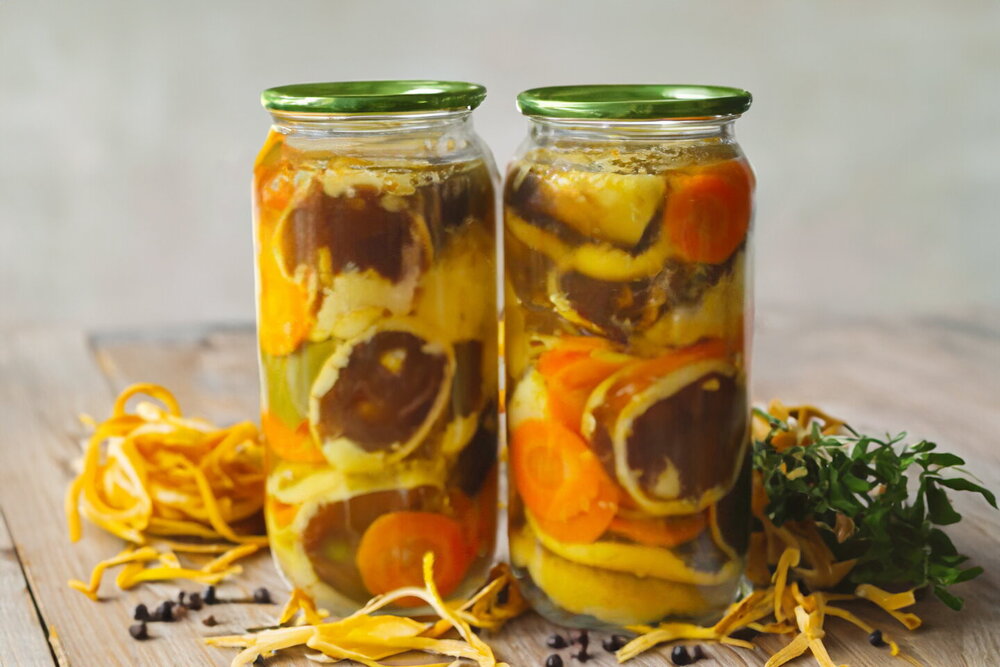 Marinated Moss Mushrooms with Carrots for Winter