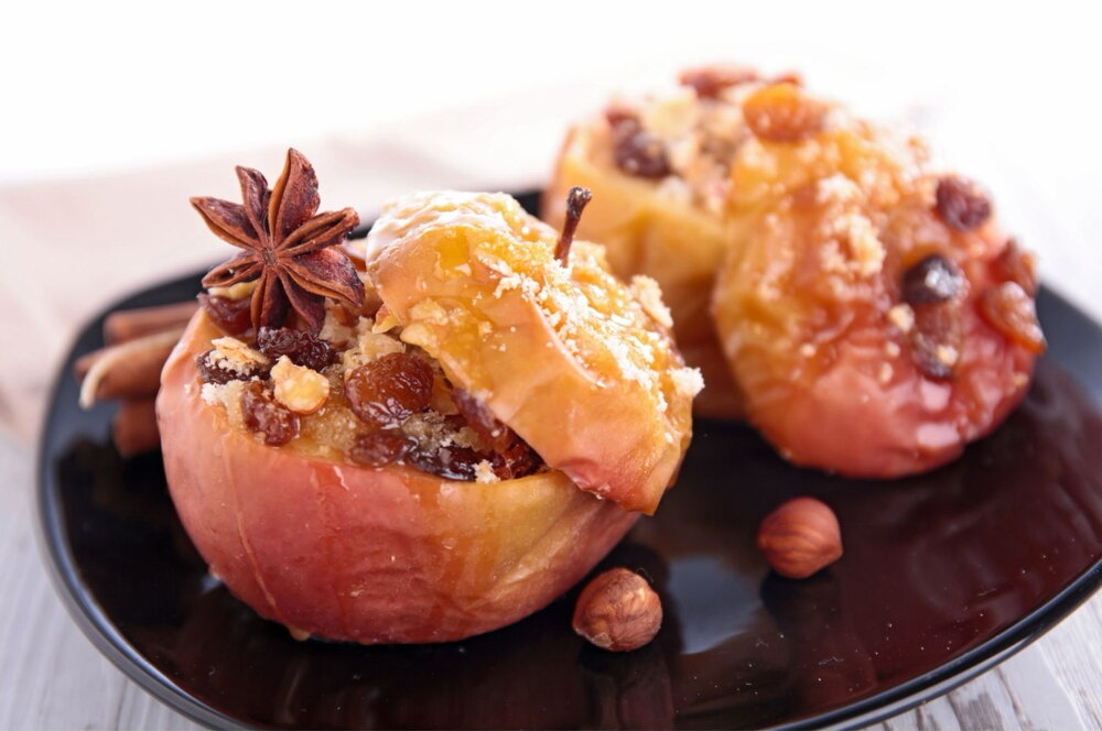 Baked apples with dried fruits