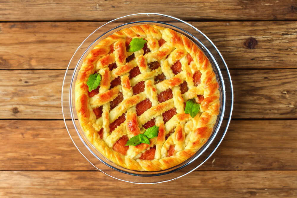 Sweet Yeast Pie with Jam