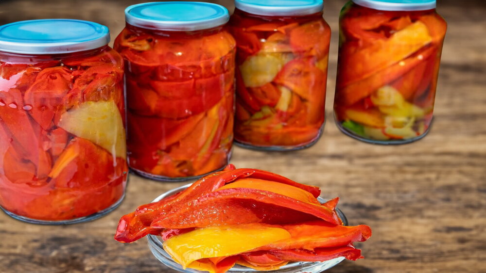 Marinated Sweet Peppers with Cinnamon (No Sterilization)