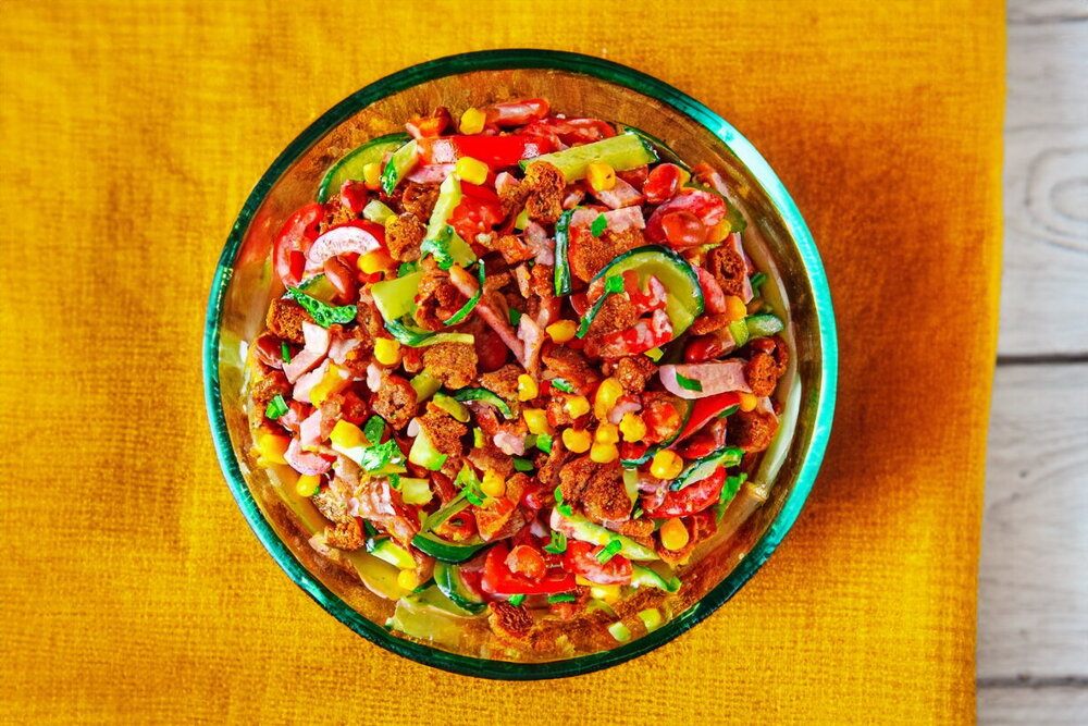 Salad with Ham, Tomatoes, Croutons, and Beans