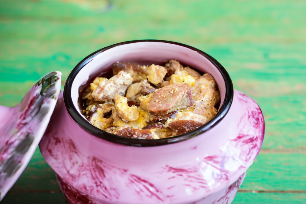 Pork Meat in Pots with Mushrooms and Cheese (Baked in the Oven)