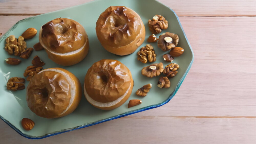 Apples with Sugar and Water in the Oven