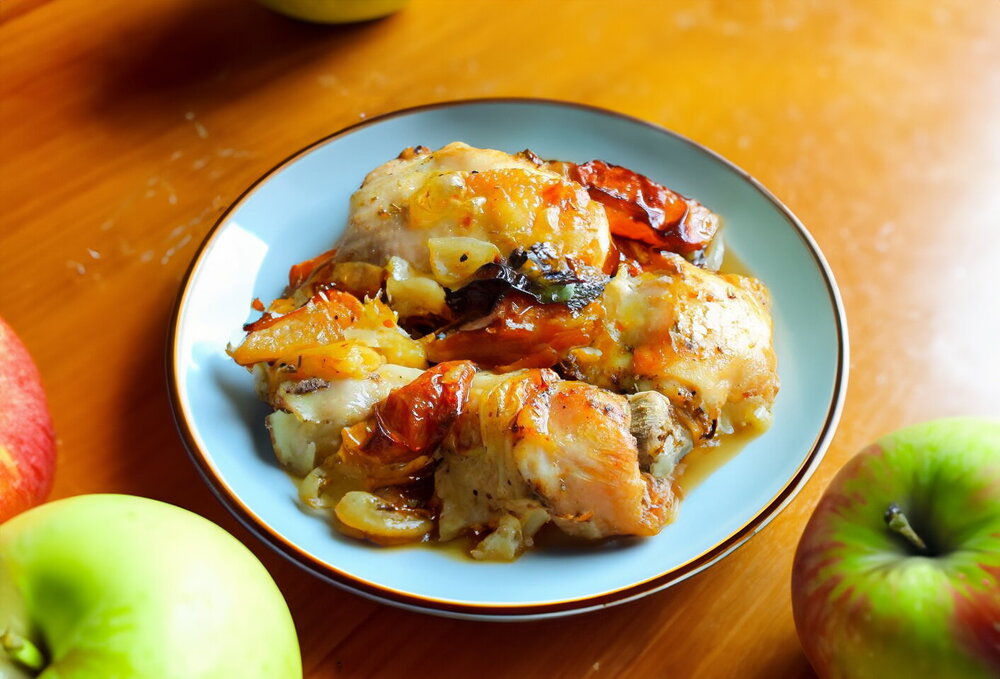 Baked Chicken Legs with Apples in an Oven Bag