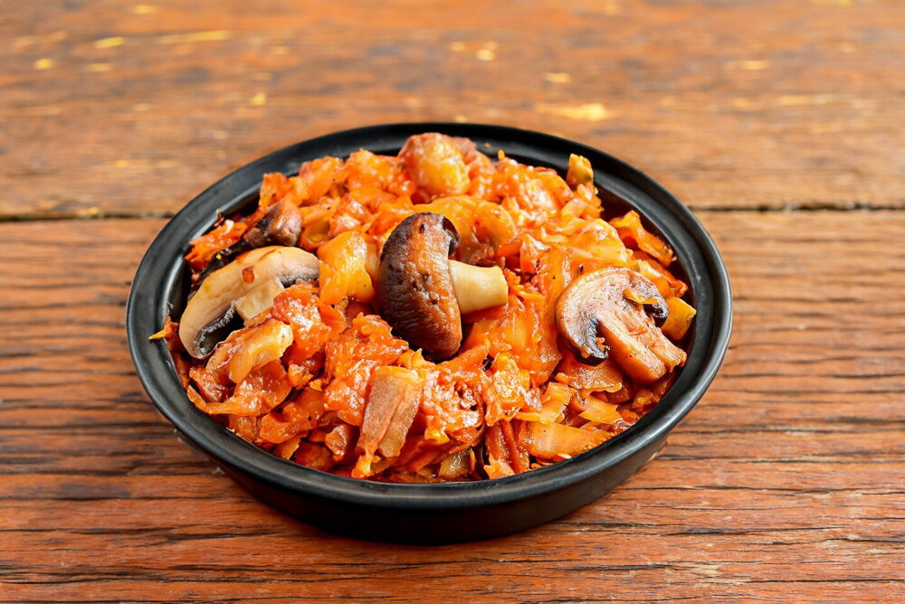 Cabbage and Mushroom Stew (Vegetarian Solyanka)