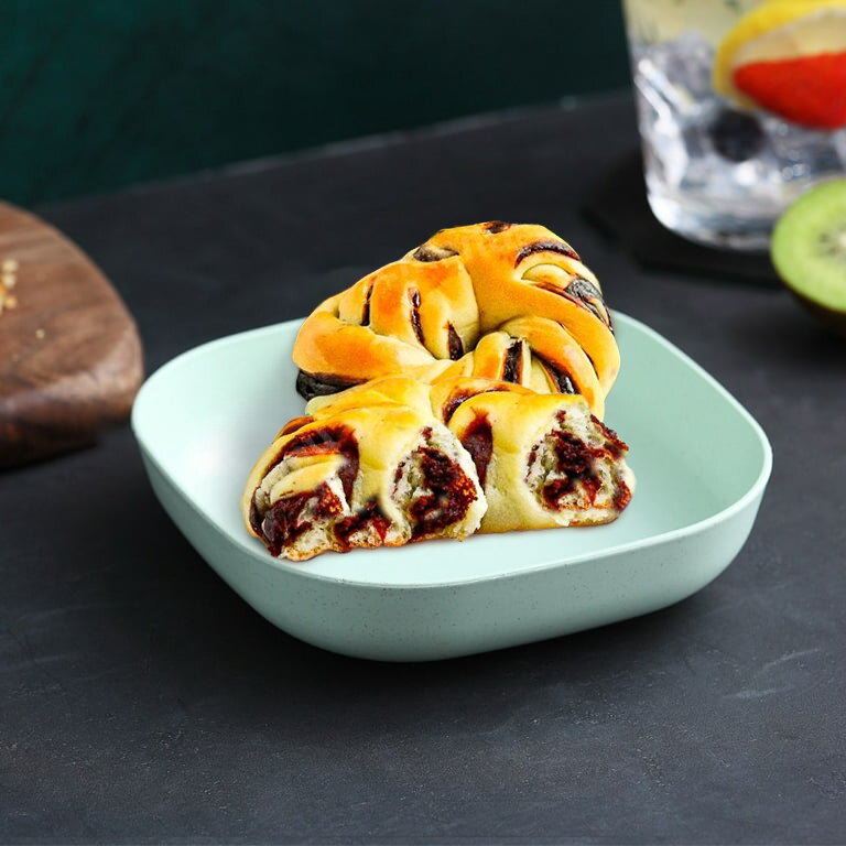 Yeast-Raised Chocolate Buns