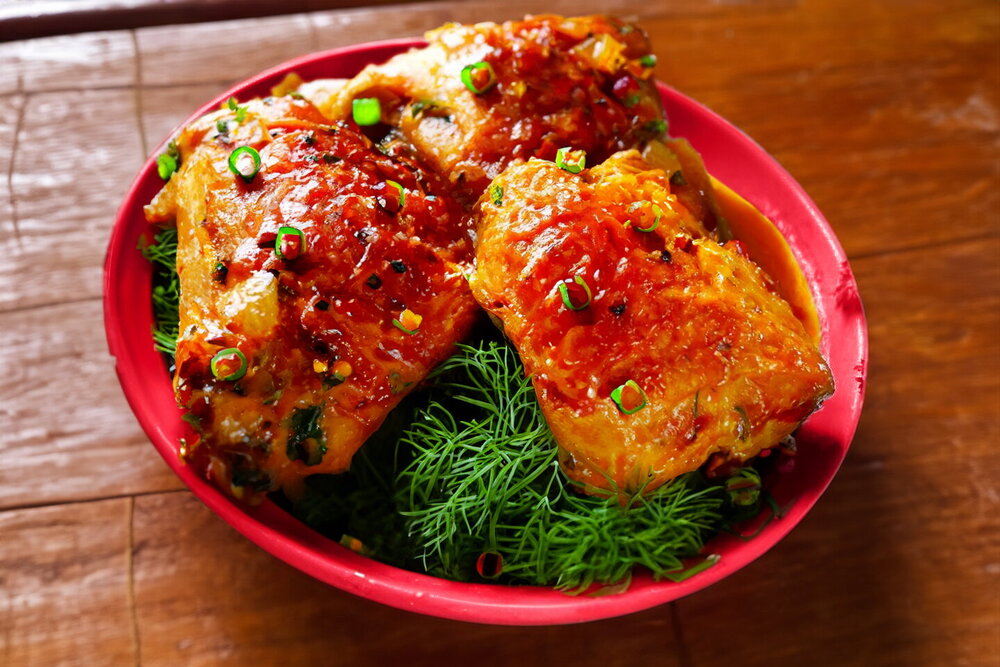 Skillet-Braised Chicken Thighs in Tomato Sauce
