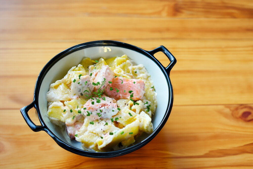 Pasta with Red Fish in Creamy Sauce