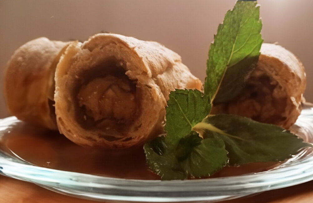 Apple Strudel with Water-and-Olive-Oil Dough