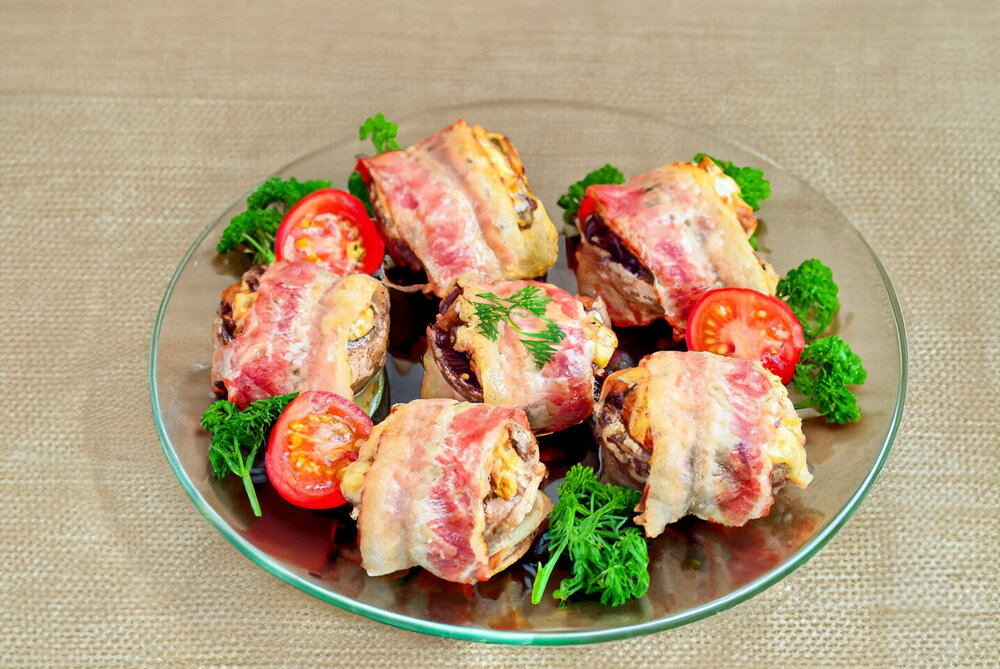 Oven-Baked Bacon-Wrapped Mushrooms with Cheese