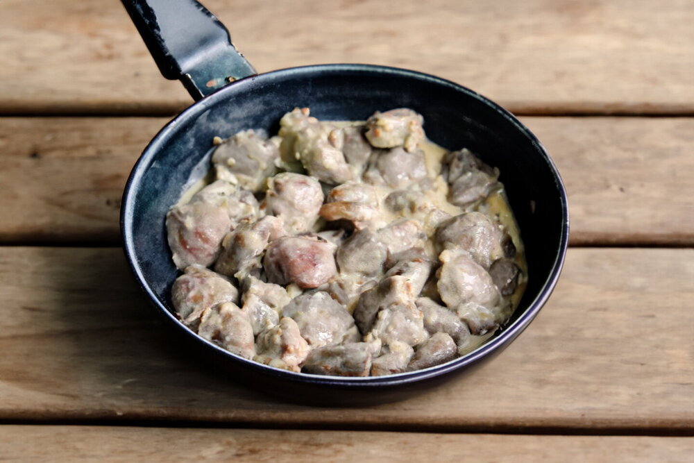 Braised Chicken Hearts in Sour Cream with Onions (Skillet)