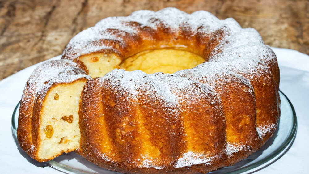 Cottage Cheese Cake with Raisins and Coconut Flakes (with Sour Cream)