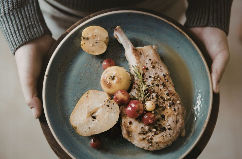 Pork chops with apples and cider
