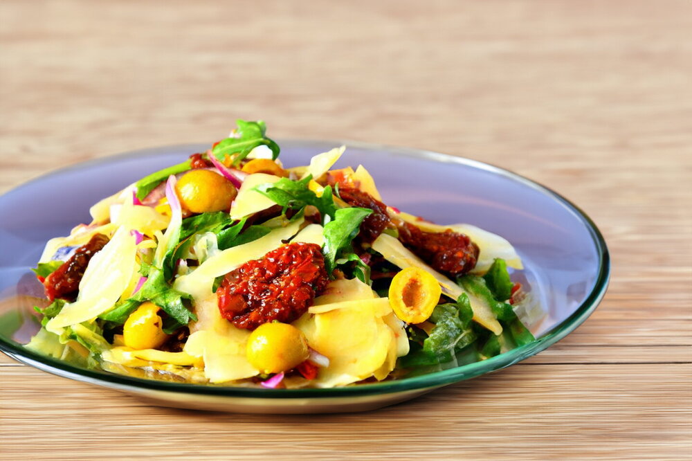 Salad with Sun-Dried Tomatoes and Arugula