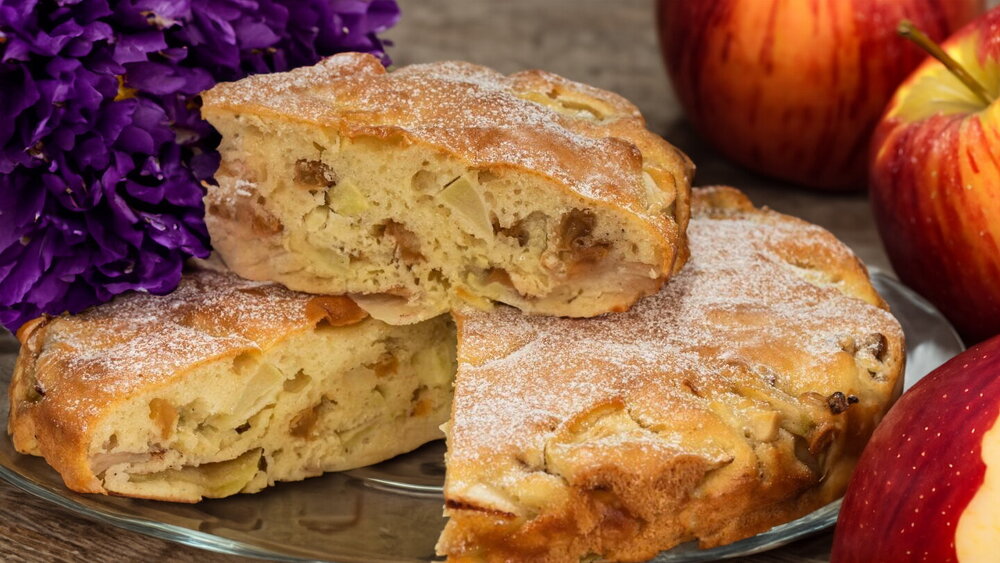 Classic Apple & Raisin Charlotte Cake