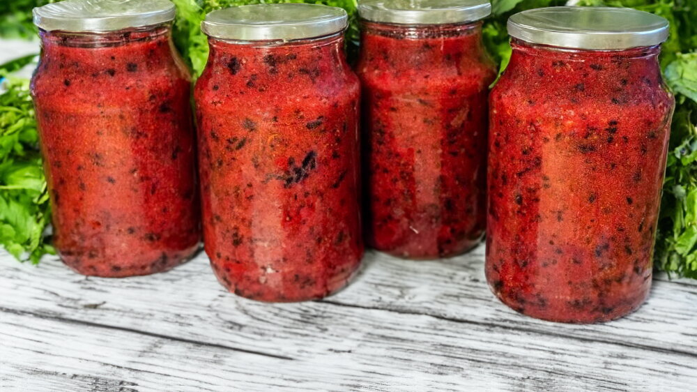 No-Cook Black Currants Mashed with Sugar