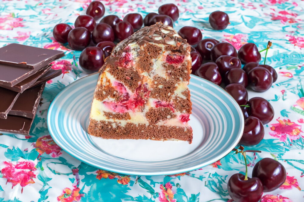 Pancho Cake with Cherries