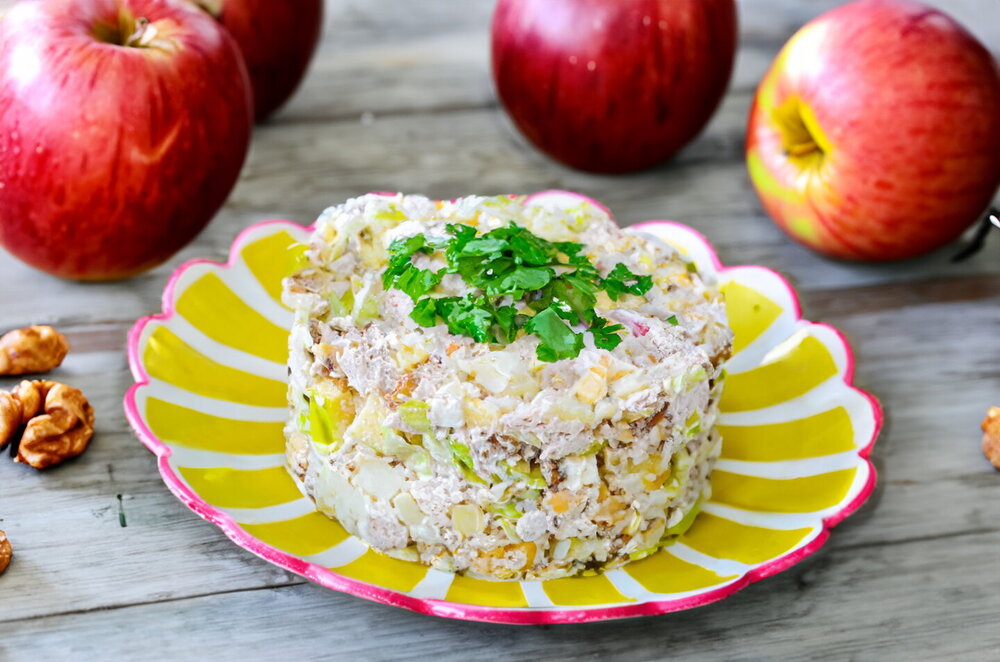 Chicken Salad with Apple and Walnuts