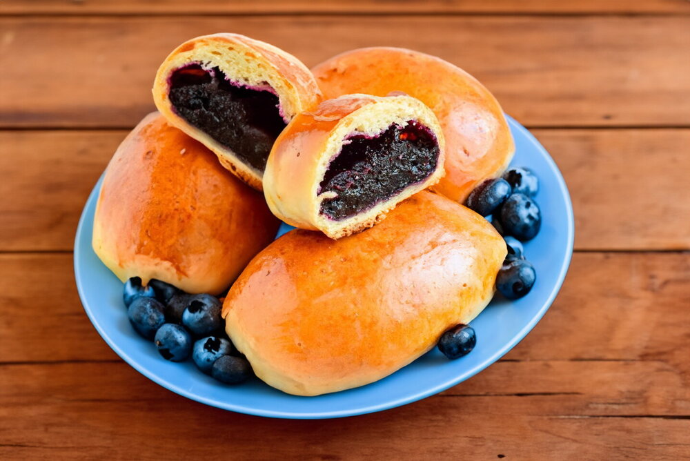 Blueberry Buns in the Oven from Yeast Dough