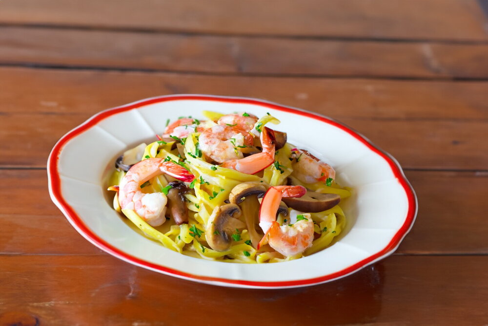 Pasta with Shrimp and Mushrooms in Creamy Sauce