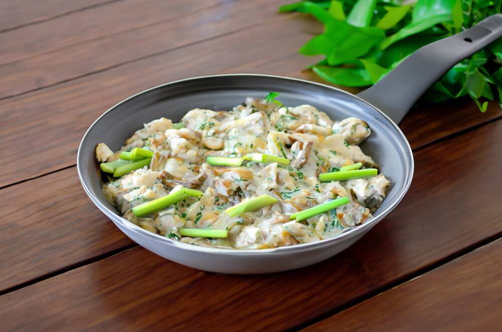 Chicken with Cream and Mushrooms in a Skillet