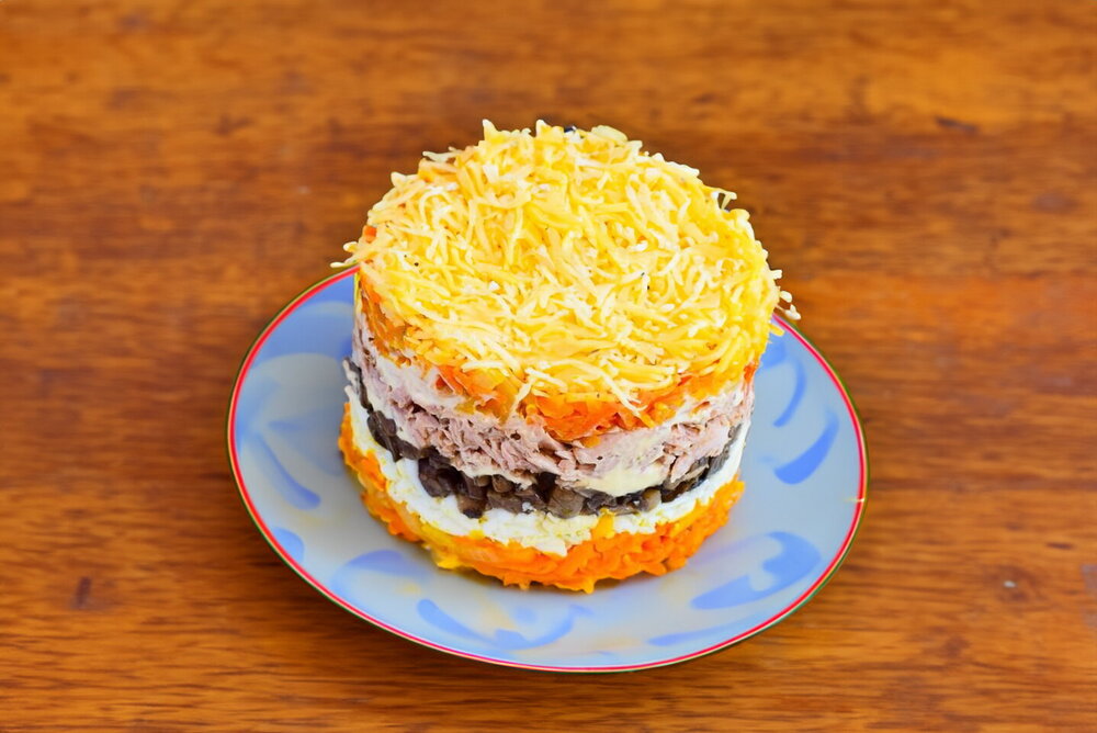 Salad with Canned Tuna, Cheese, and Egg