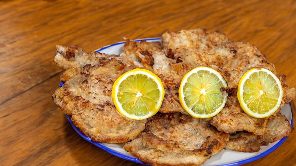 Pan-Fried Pork Chops with Onion and Spices