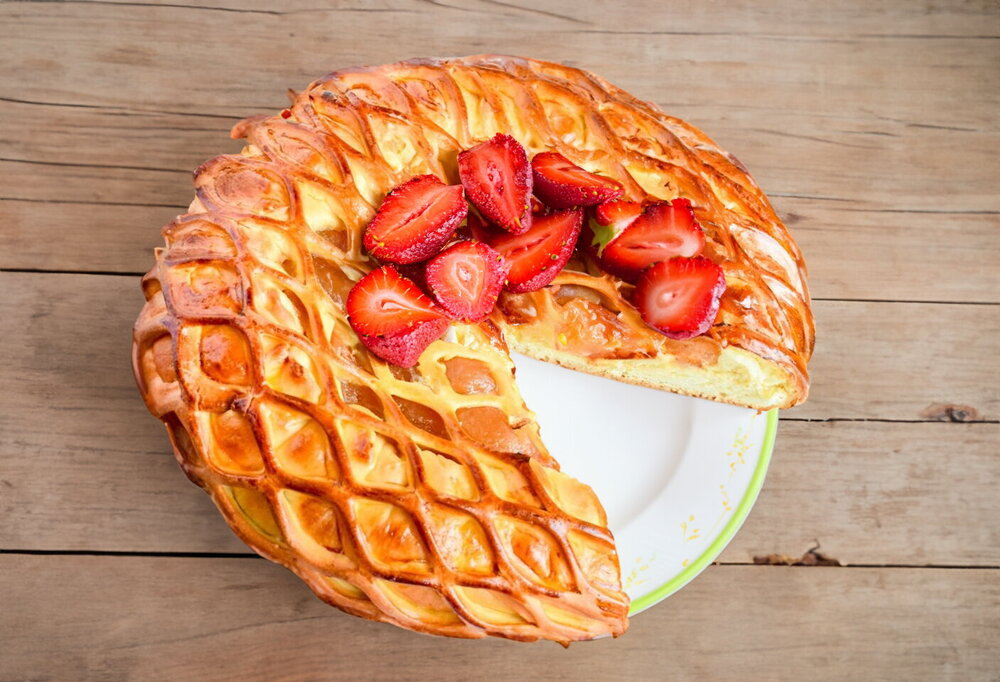 Yeast Pie with Jam