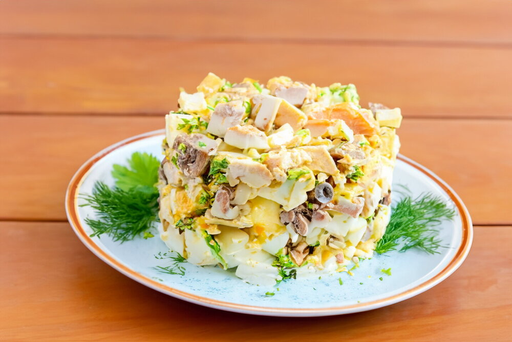 Oak Leaf Salad with Chicken and Mushrooms