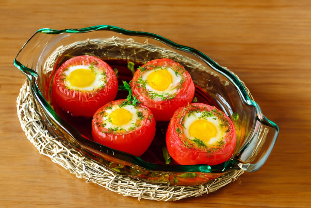 Eggs in Tomatoes Baked in the Oven