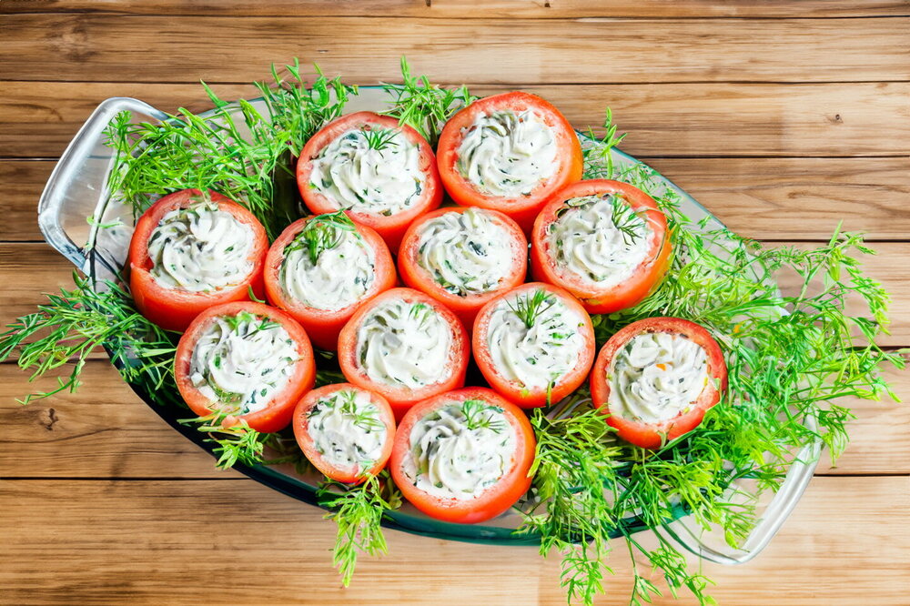 Tomatoes with Cottage Cheese and Garlic