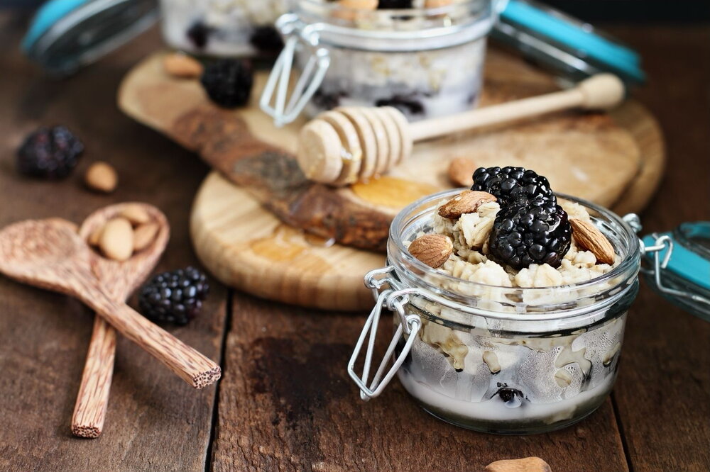 Blackberry crumble overnight oats
