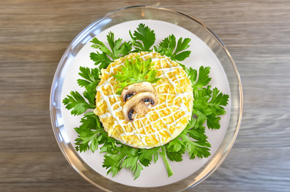 Salad with Mushrooms, Eggs, and Cheese
