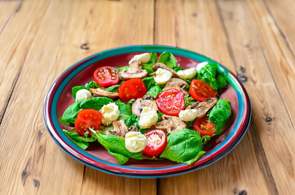Salad with Mushrooms, Tomatoes, and Cheese