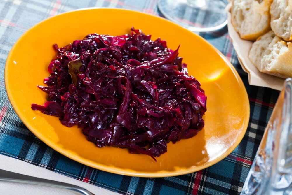 Braised red cabbage