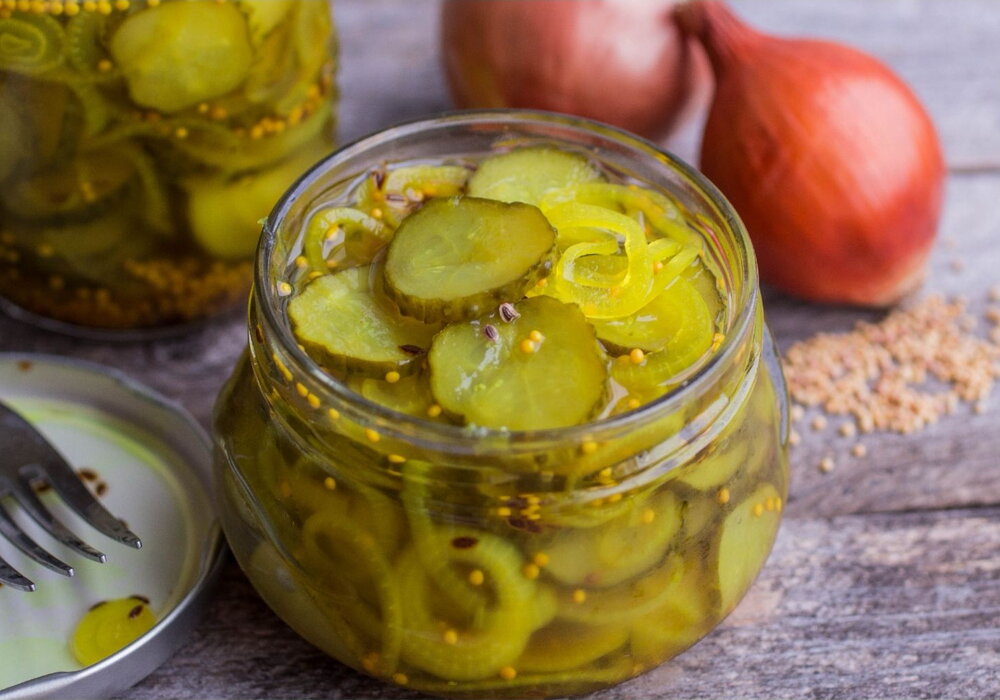 Pickled cucumber slices