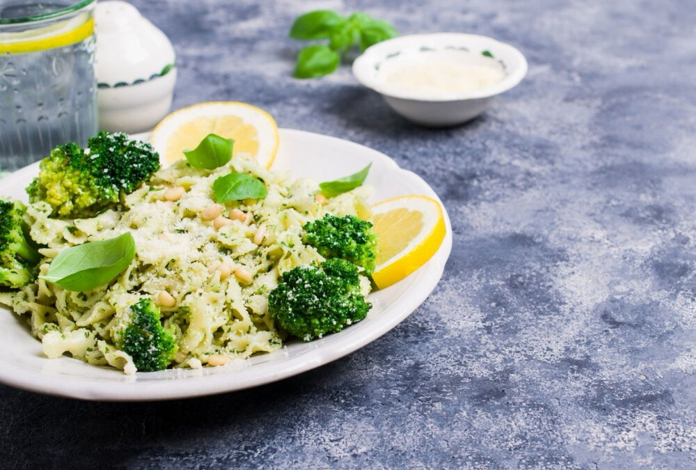 Pasta salad with broccoli and pesto