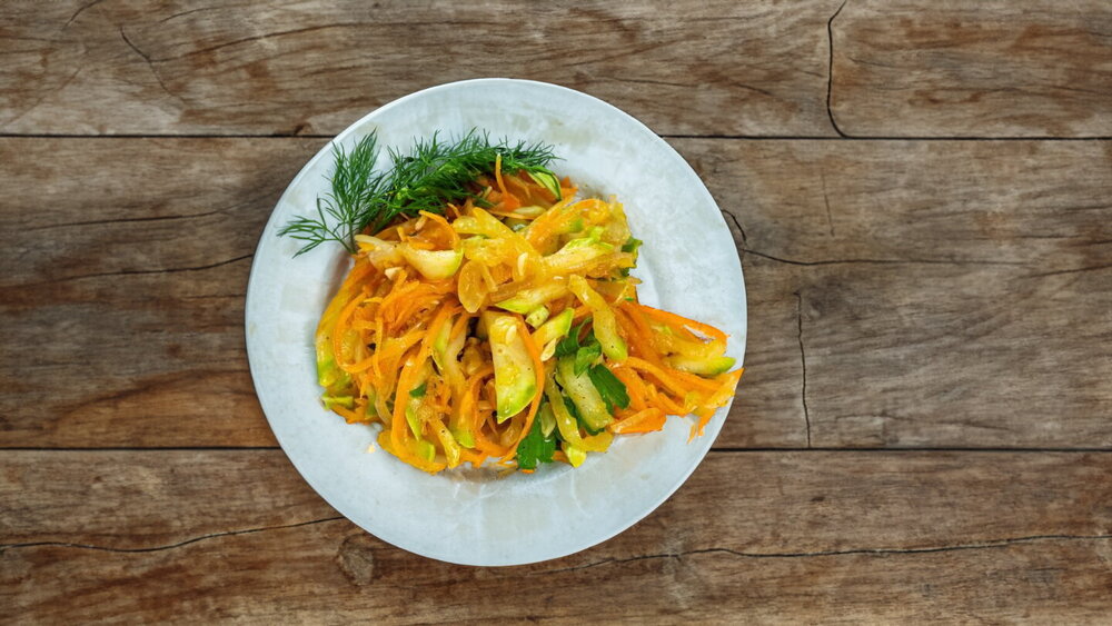 Korean-Style Salad with Zucchini and Carrots