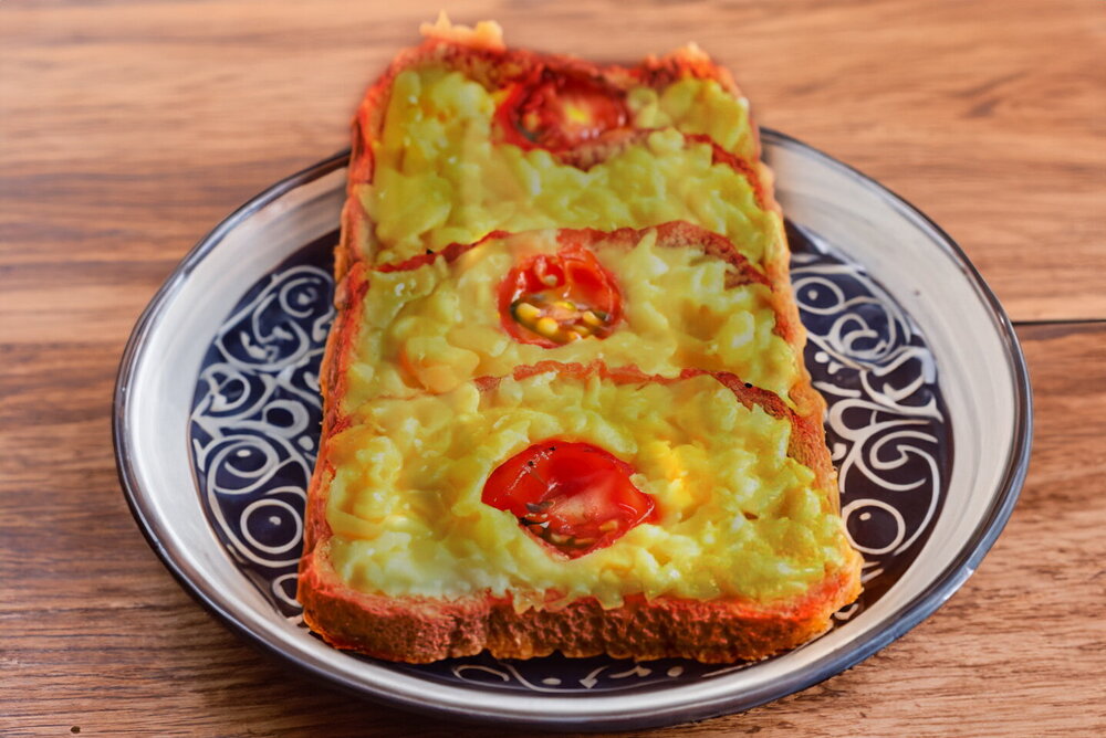 Sandwiches with Processed Cheese and Garlic