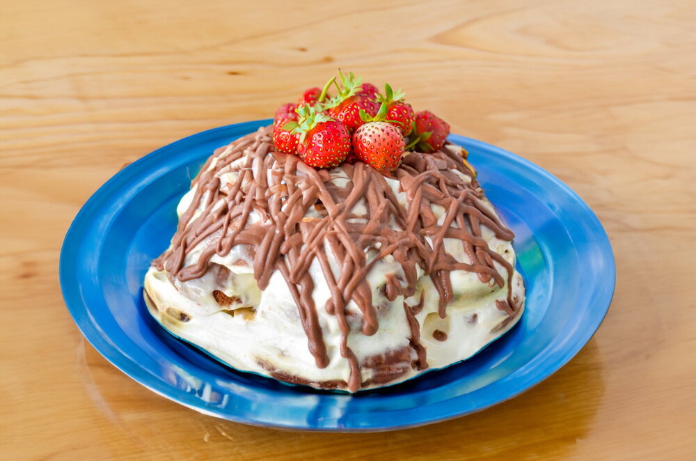 No-Bake Cake with Gingerbread Cookies and Sour Cream