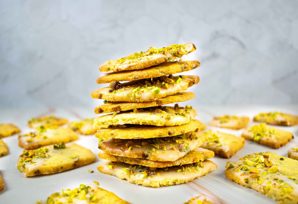 Crumbly cookies with pistachios