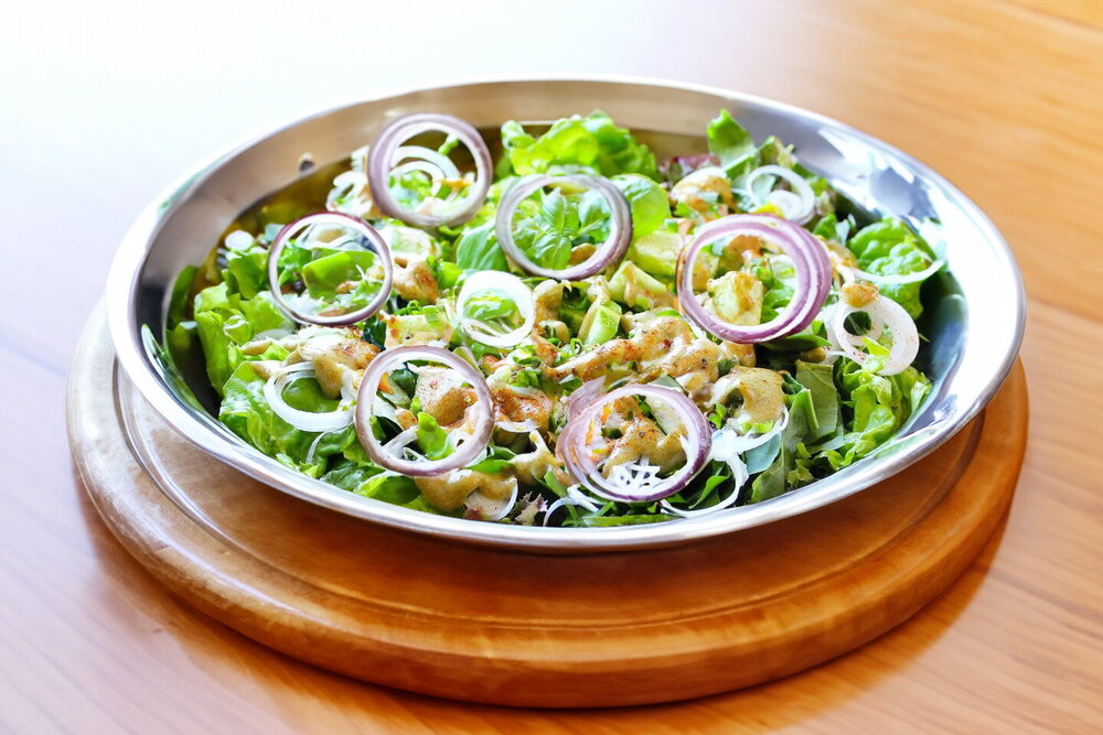 Fresh Sorrel Salad with Onion