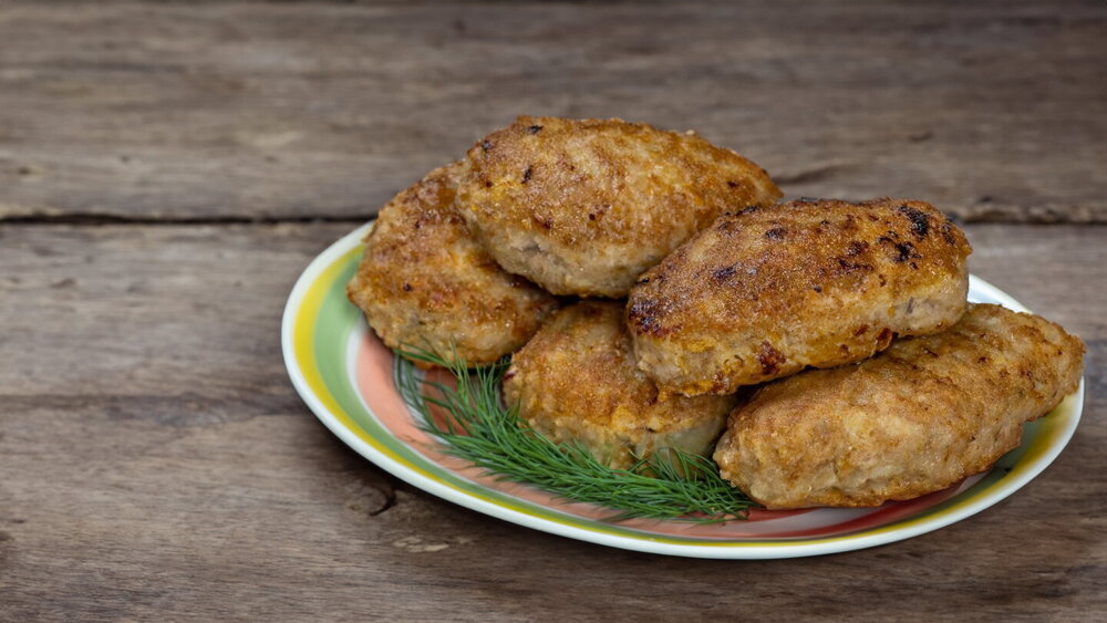 Cutlets from Ground Meat with Onion