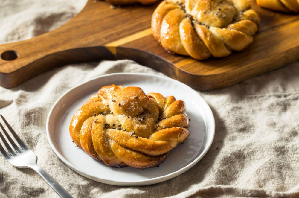 Cardamom buns