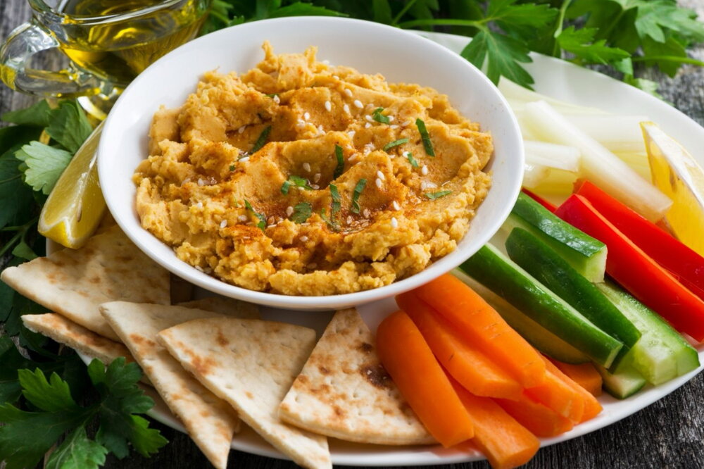 Carrot hummus with flatbreads