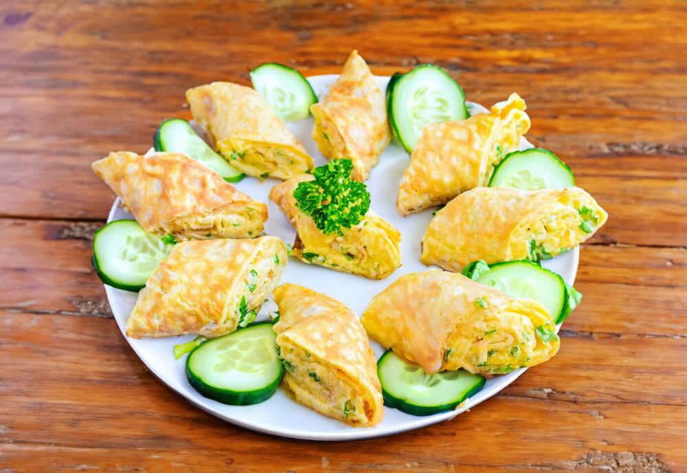 Egg Roll with Cheese and Garlic