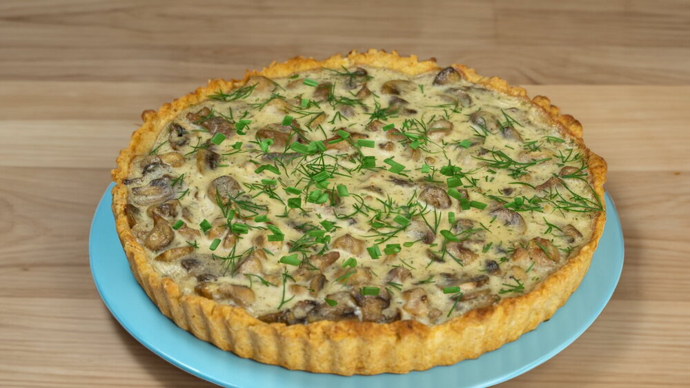 Lorraine Pie with Mushrooms and Chicken in the Oven